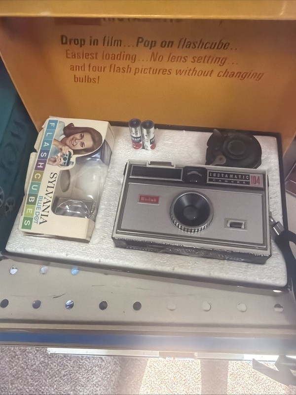Vtg Kodak Instamatic 104 Camera 1960s Flashcube Box Untested