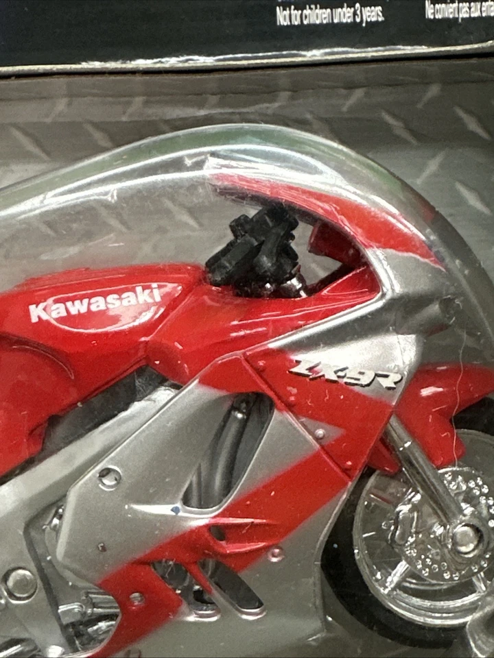 Maisto 2005 Kawasaki Ninja ZX9R rojo/plateado 1/18 diecast motocicleta réplica nueva en caja Foto 4 de 4