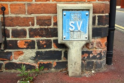 Foto 6x4 Benchmark auf #26 Whitfield Street Newark-on-Trent Ordnance Surv c2016