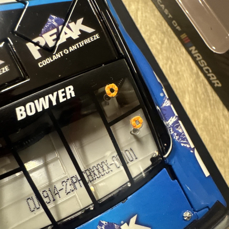 1:24 Acción 2019 #14 Peak Mustang Clint Bowyer Raro 1/512 DIN #101 Foto 3 de 4