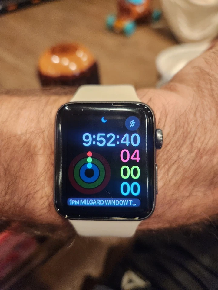 Reloj inteligente Apple Watch Series 2 A1758 con rastreador de ejercicios, 42 mm Foto 2 de 4