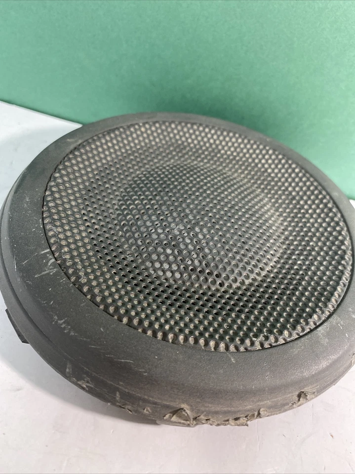 Chevrolet Spark 2013 5 puertas delantero izquierdo lado del conductor cubierta de altavoz 96909211 OEM Foto 2 de 4