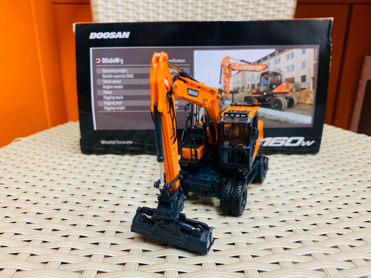 1/50 DOOSAN DX160W ホイールショベル ミニカー Amazon.com: for doosan DX160W Wheeled Excavator 1/50 DIECAST