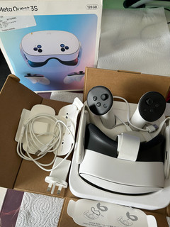 Meta Quest 3S 128GB Standalone VR Headset with Controllers White