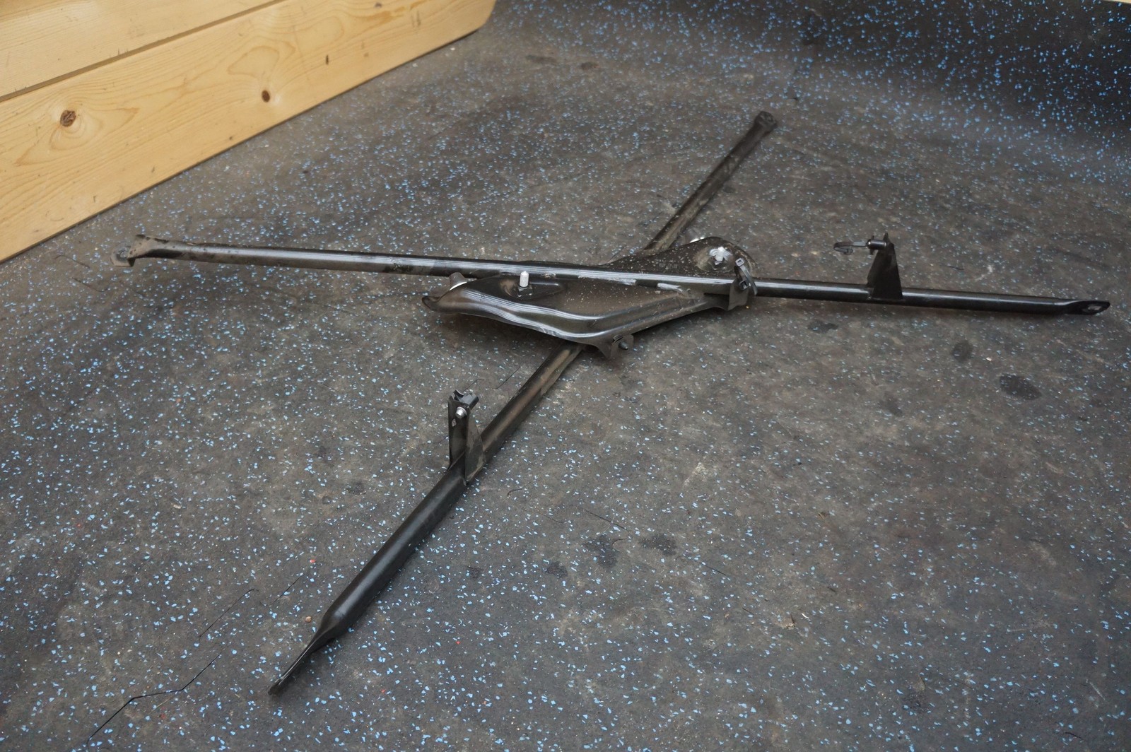 Rear Transverse Strut Support Bracket OEM 4S0813906C Audi R8 Lms Gt4 2018