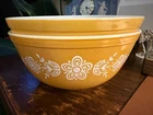 Vintage Pyrex (2) Yellow Gold Butterfly Mixing Bowls 403 Made in USA 2.5 Quart