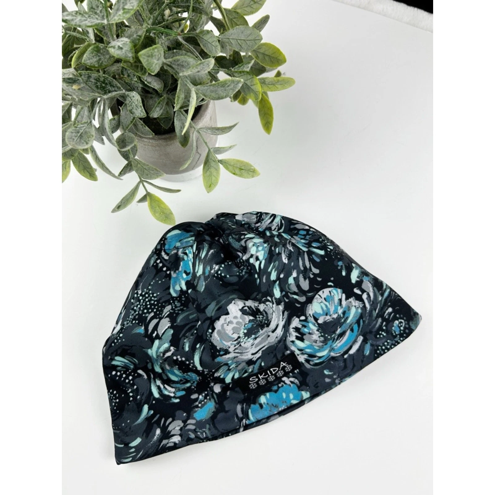 Skida Grey/ Blue Floral Fleece Lined Hat Women's