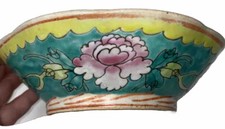 VTG 2 Chinese Green Ground Famille Rose Porcelain Peasant Bowls 6.5 Unique