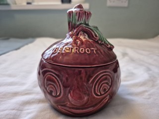 Vintage Sylvac Lidded Beetroot Ceramic Pot Jar No. 4553