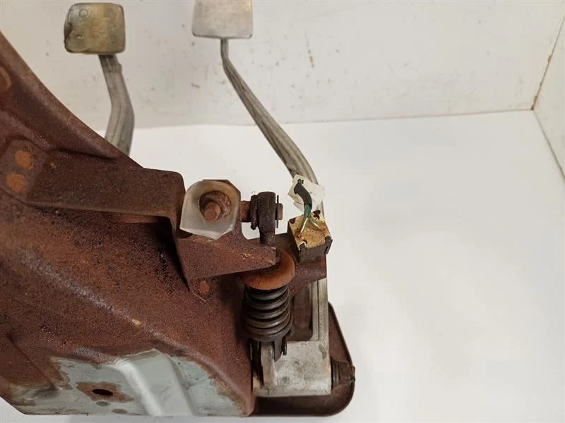 Кронштейн в сборе рычаг педали тормоза сцепления 1986-1991 Mazda RX7 9903647 - Изображение 4 из 4
