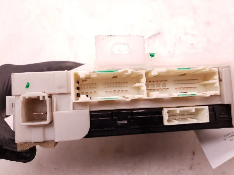 2010 TOYOTA PRIUS CABIN FUSE BOX - Image 4 of 4