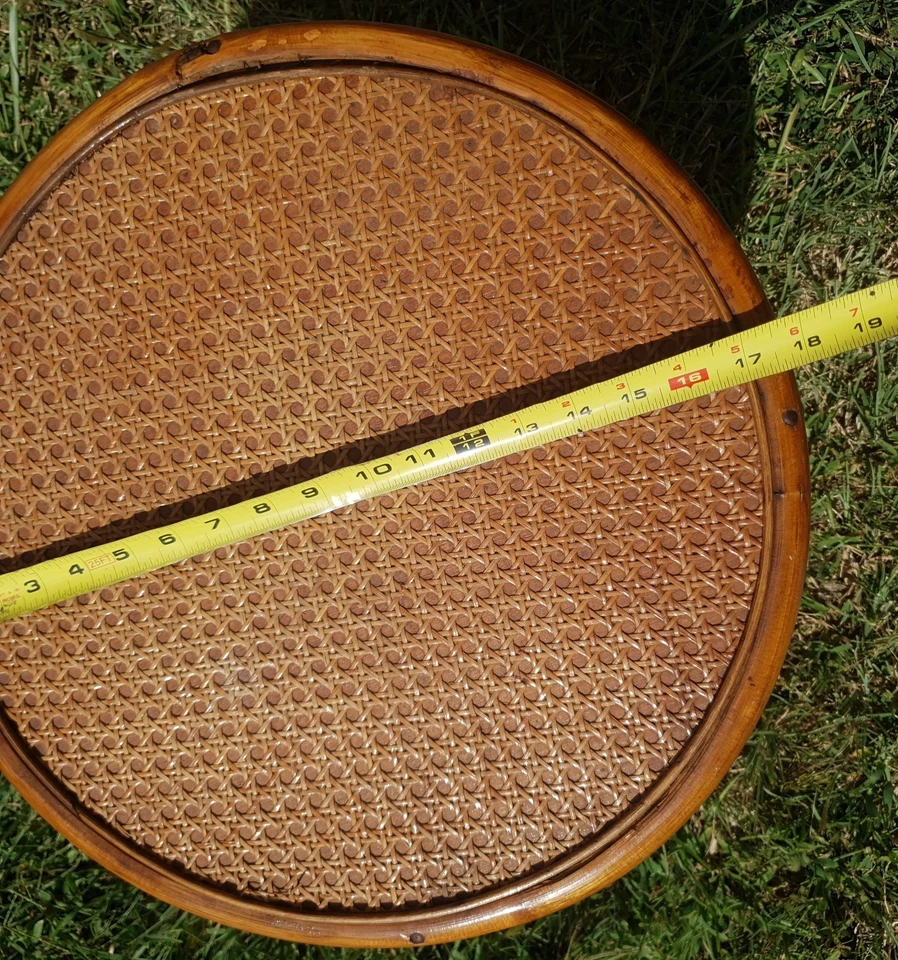 Mesa auxiliar redonda con caña de bambú curvada de la década de 1960 16"T 18"D soporte para plantas Tiki Foto 3 de 4