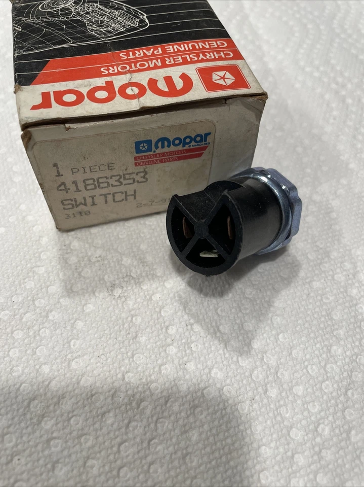 Interruptor de pressão de óleo NOS Mopar 4186353 1978-89 Dodge Omni Plymouth Horizon fabricante de equipamento original - Imagem 3 de 3
