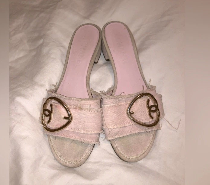 Chanel — Chanel pink Fabric sandals with metal heart CC logo size 38.5