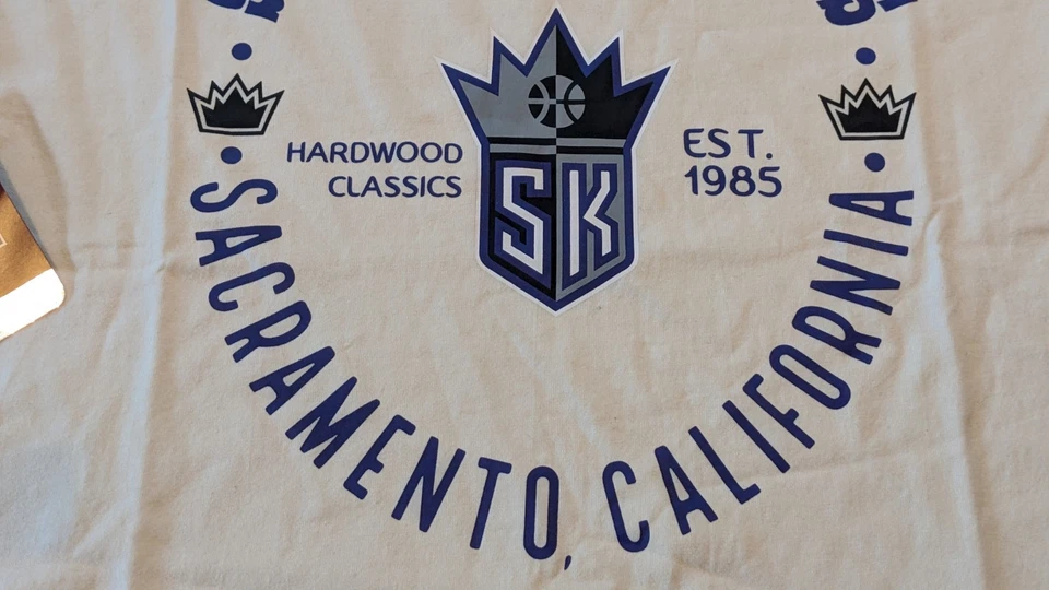 Женская футболка Sacramento Kings NBA Mitchell & Ness квадратная укороченная размер M новая с ценниками 50 долл. США - Изображение 4 из 4