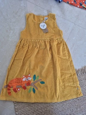 NEU Frugi Kleid Gr. 122-128 Latzkleid Gelb Lovely Lily Cord Dress Gold Panda