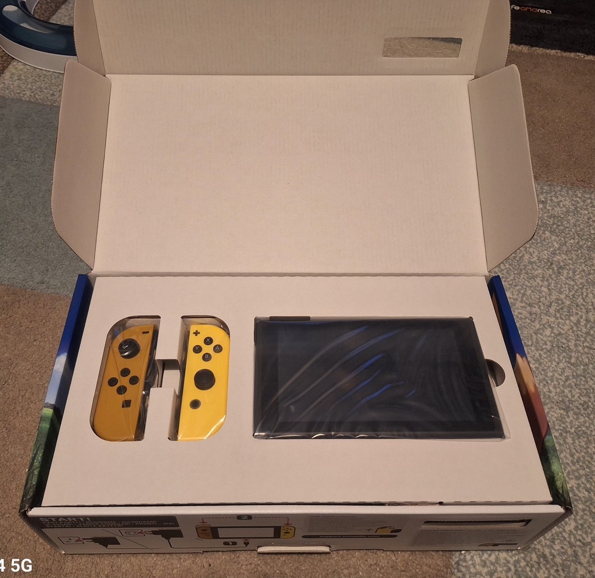 Nintendo Switch Pokémon Let's Go, Pikachu! Limited Edition Bundle