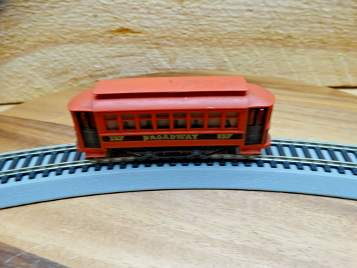 HO Scale Broadway 137 Powered Street Trolley - Picture 5 of 6