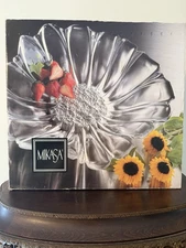 Vtg New Mikasa Sunflower Serving Plater  Glass 17.25" Clear SA990/743 in its box