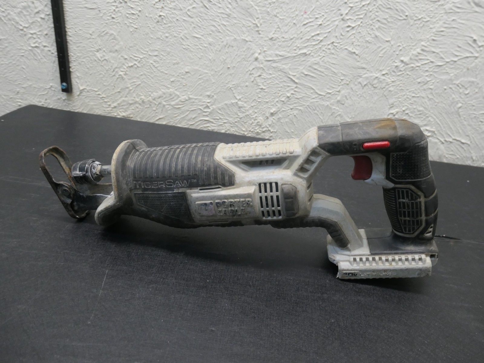 Porter Cable 20-Volt Variable Speed Cordless Reciprocating S