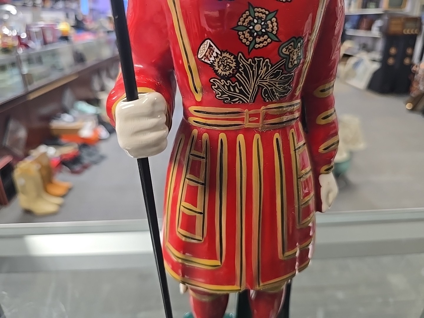 Vtg BEEFEATER GIN Hand Painted Bar Display Statue Decanter 