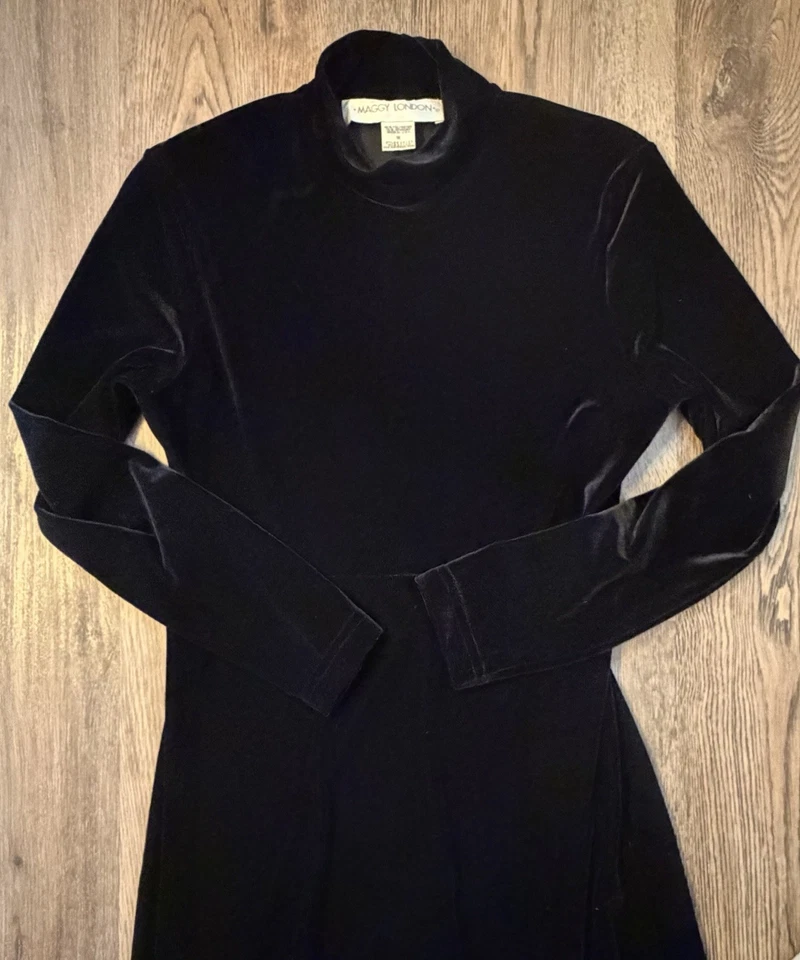 Vestido Vintage Mujer Mediano Negro Terciopelo Pana Maxi Cápsula Mínimo Gótico Foto 2 de 4