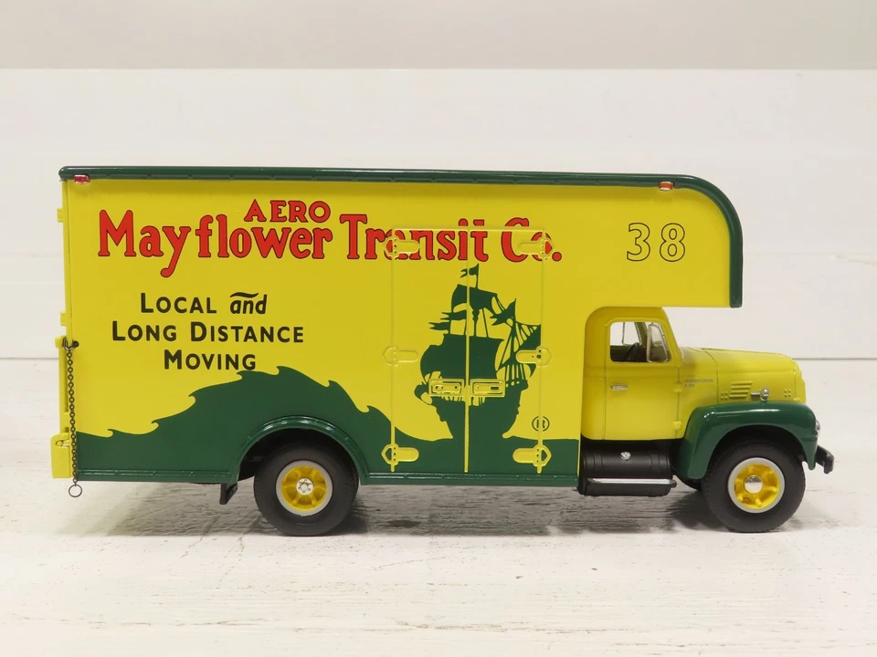 First Gear 18-1471 1957 R-200 Mayflower Transit LN  - Image 3 of 4