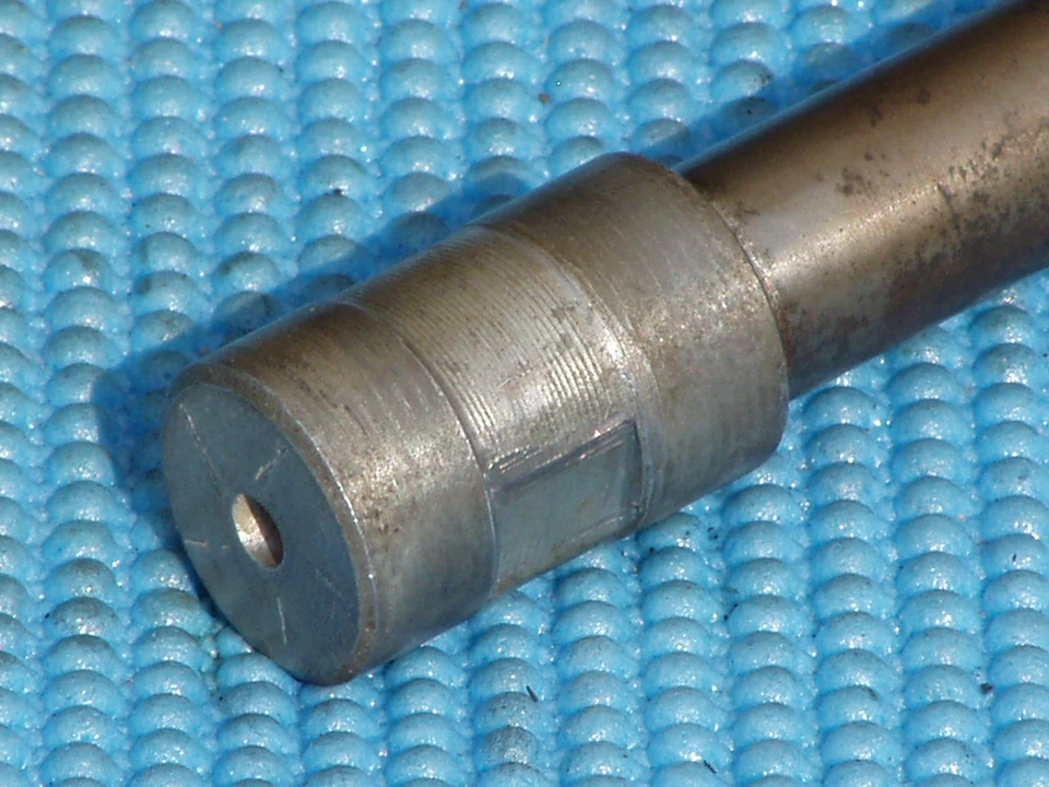 Honda CB750 CBX CB650 CB550 CB500 CB450 front axle & nut - Image 2 of 4