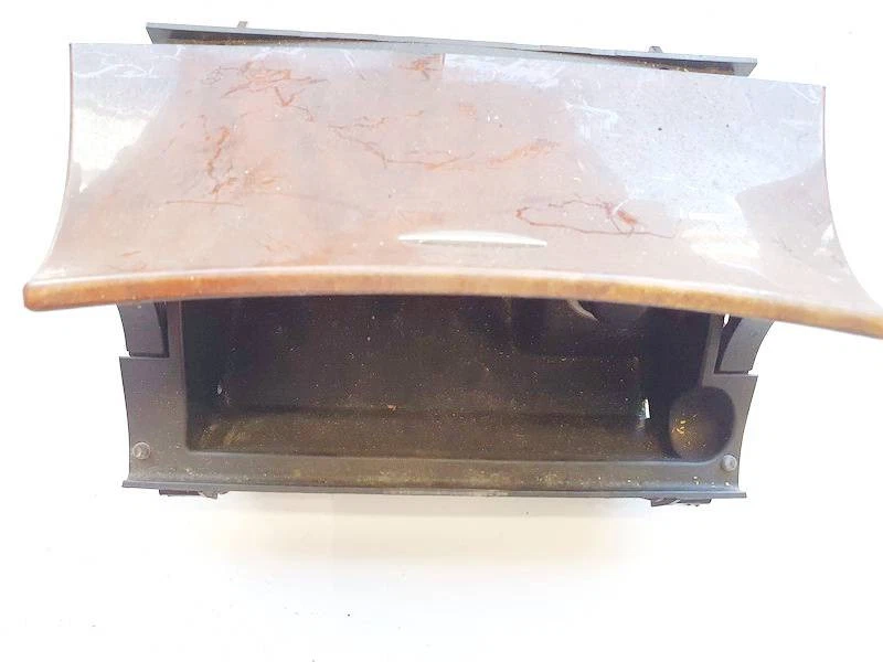 a2118101330 Cenicero Mercedes-Benz Clase E de1945347-10 Foto 2 de 3