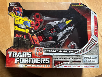 NEW Hasbro Transformers Universe-Classic Series-Autobot Blaster !!!!