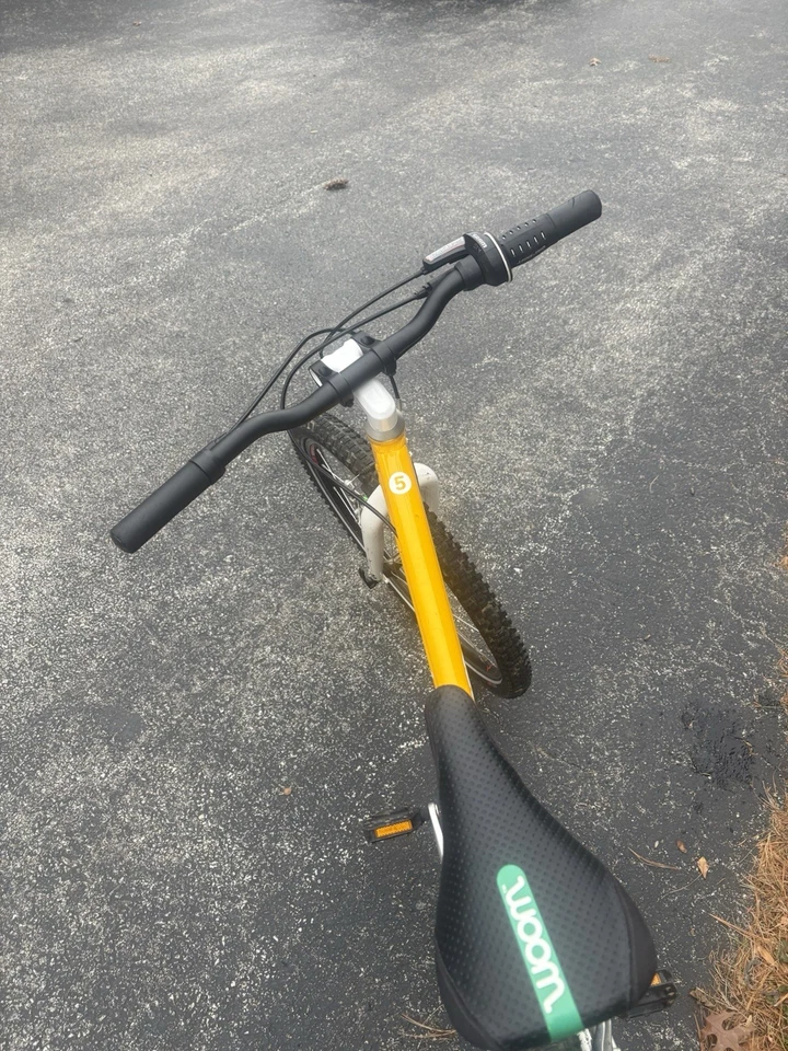 Bicicleta Woom 5 24 pulgadas amarillo soleado para niños de 7 a 11 años Foto 4 de 4