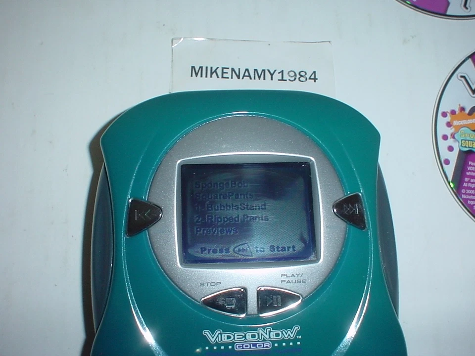 Reproductor de video personal Video Now 2004 color de Hasbro verde con 3 DVD Bob Esponja Foto 3 de 4