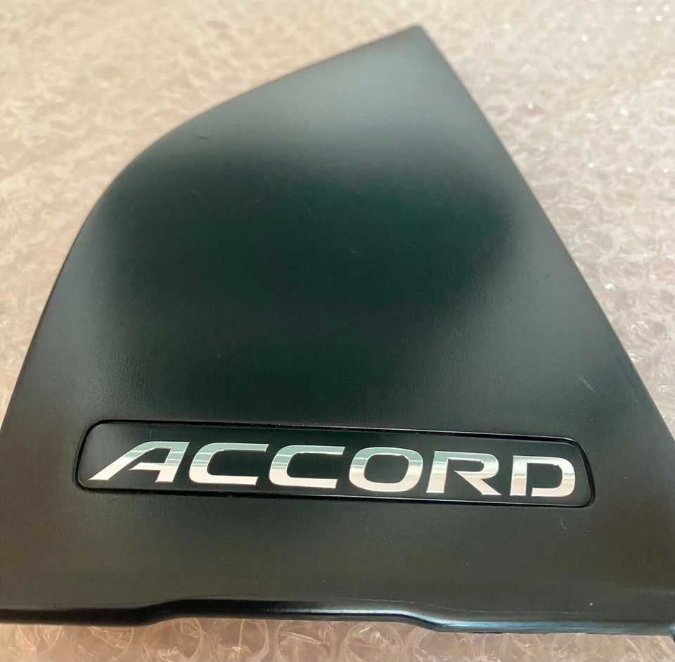 Acabamento da tampa do acabamento da janela traseira externa JDM (lado direito) Honda Accord 1994-1997 #1 - Imagem 2 de 4