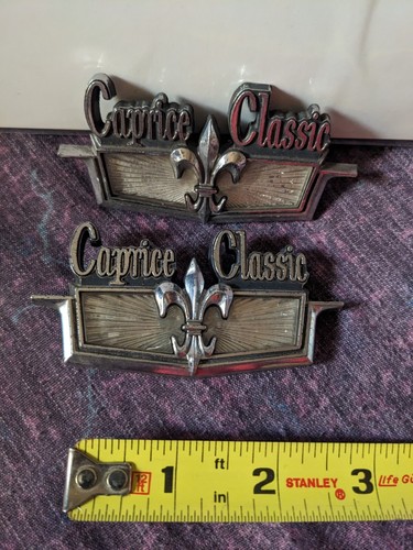 LOTE DE 2 EMBLEMAS COCHE CHEVY CAPRICE CLÁSICO ORIGINAL 1974 75 OLD SCHOOL - Imagen 12 de 12