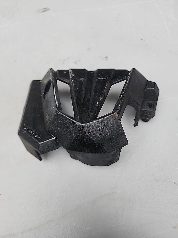 Cubierta de piñón delantera Kawasaki Ninja 300 2013 - 2017 OEM 14026-0096 Foto 2 de 4