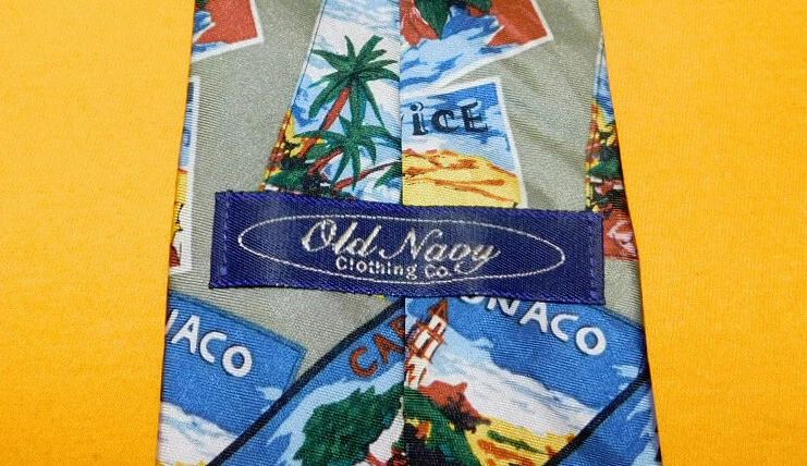 ANTIGUA CORBATA TEMÁTICA DE DESTINOS DE VACACIONES MULTICOLOR HECHA EN EE. UU. HECHA EN EE. UU. Foto 3 de 3