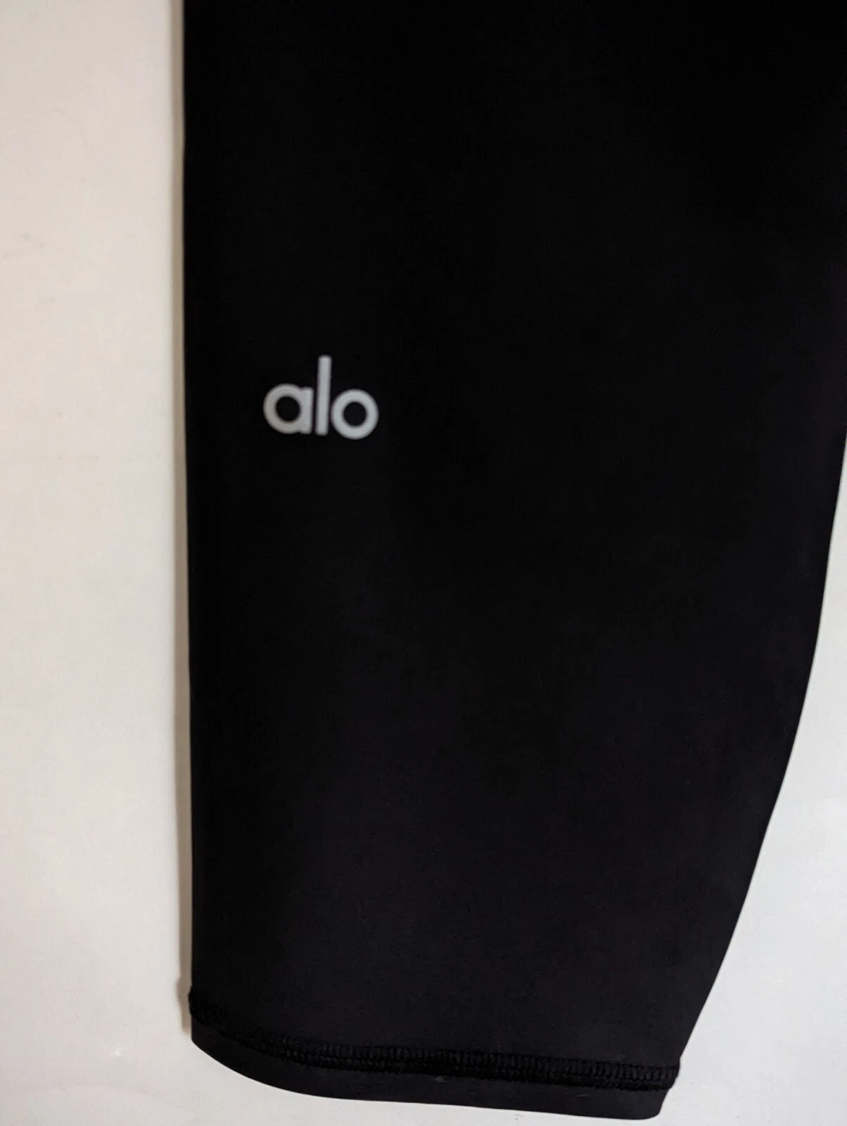 alo-yoga capri pants leggings