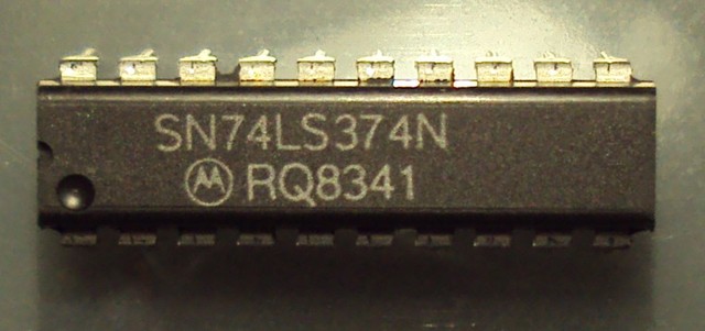 Lot De 18 X SN74LS273N Motorola – Puce IC DIL 20 Octal D Flip-Flop (neuf Vintage 80's)