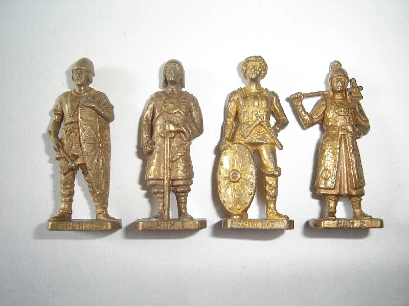METAL FIGURINES SET - HUNS WARRIORS BRASS VINTAGE - KINDER SURPRISE MINIATURES