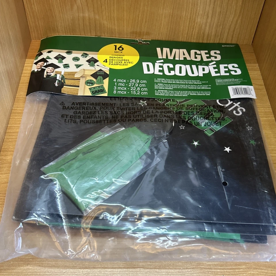 Amscan Green graduation 16 piece cut outs - Image 4 of 4