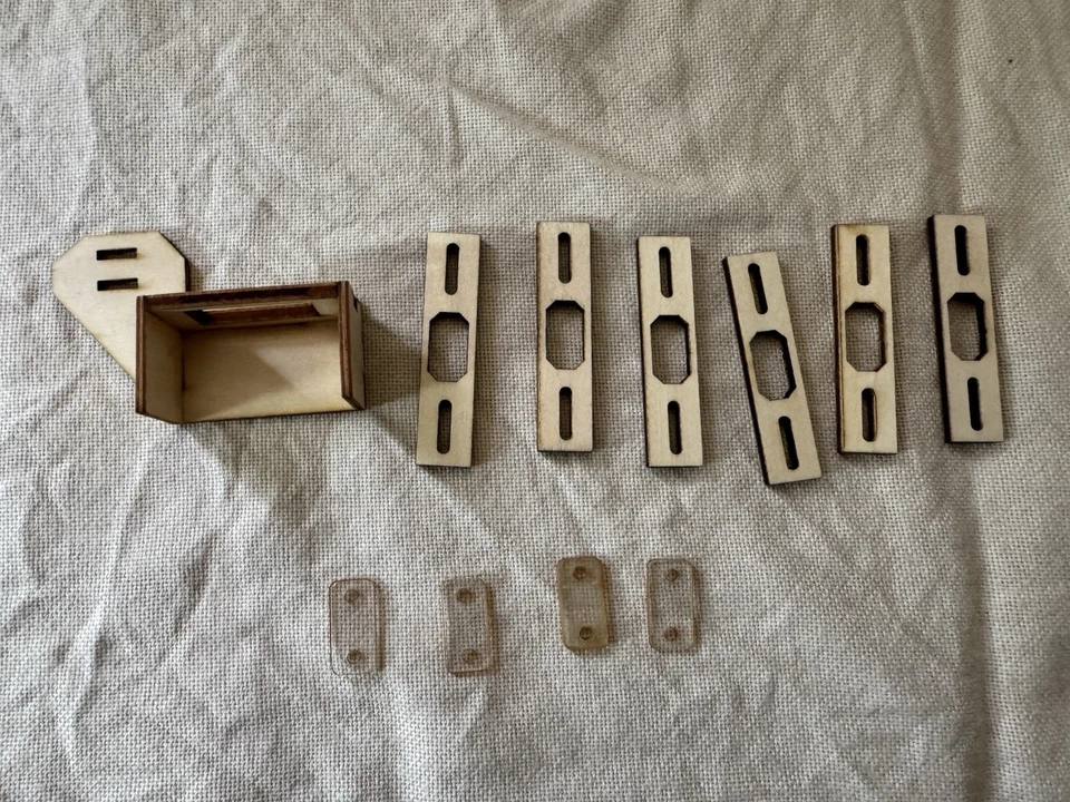 T-Rex 450 Rumpf, kompl , UH-1 Huey, Lackiert, Glasgewebe mit Beschlagteilen - Bild 4 von 4