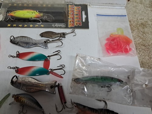 MIXED FISHING LURES X 70 VERY SMALL TO LARGE INC. TASSIE DEVIL - Picture 17 of 22