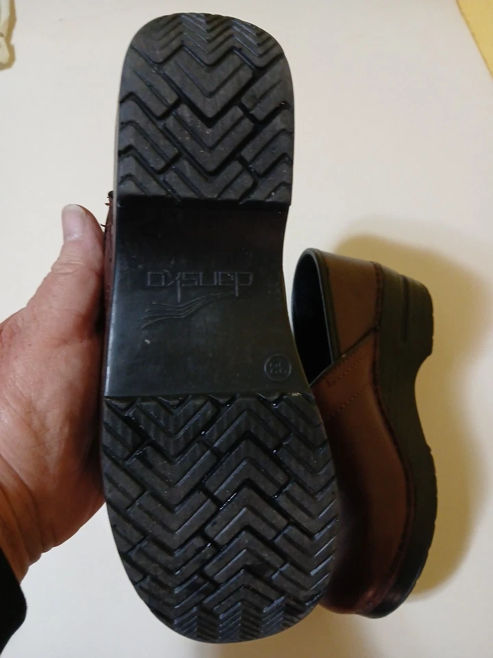 Dansko 专业女式皮革 Clog 棕色 US7.5-8 女式 Euro 38 — 第 2/4 张图片