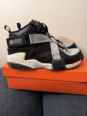 Nike Air Raid Black/Gray And White size 12 Basketball sneakers Crossover