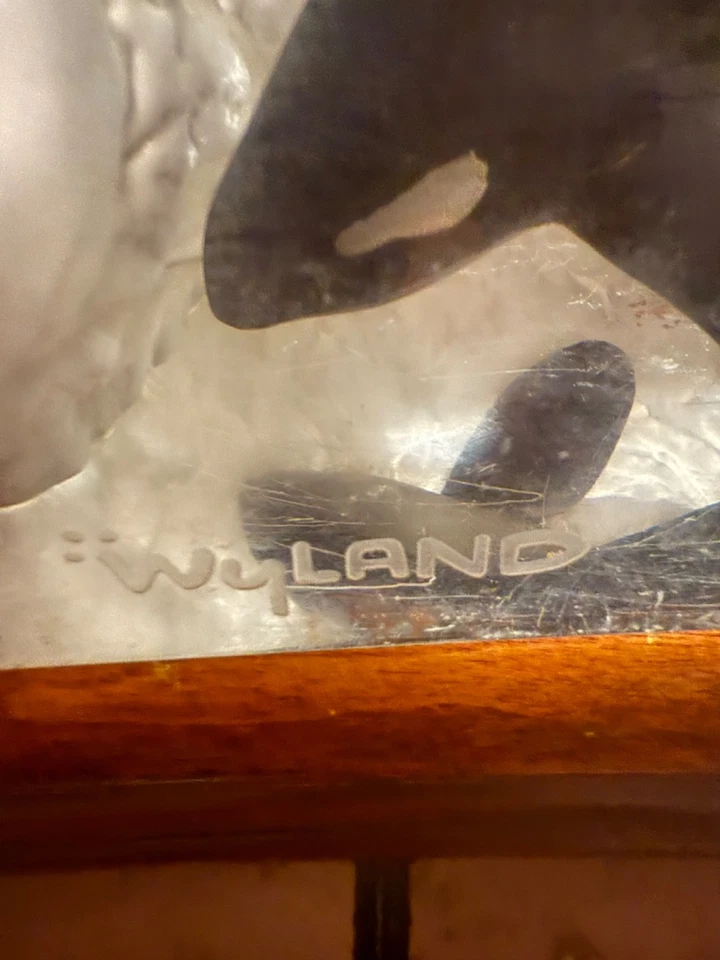 Escultura de ballena orca numerada WYLAND de 2/300 Foto 2 de 3