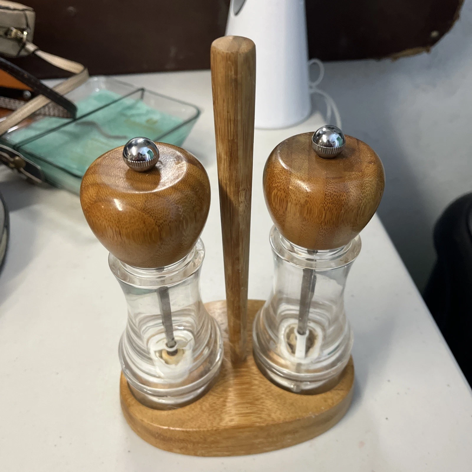 Pampered Chef 1108 Wood & Clear Acrylic Salt & Pepper Mill Shakers 7" + Holder