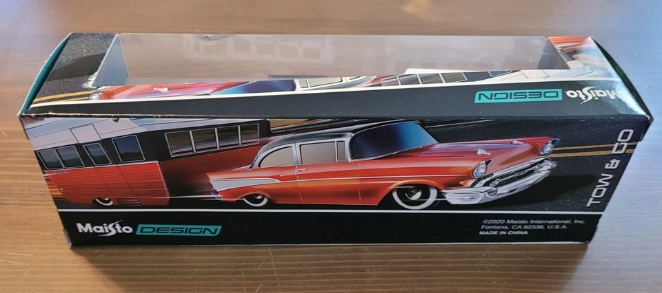 Remolque Volkswagan Van Samba y Alameda Maisto Design 1:64 Tow & Go - negro/blanco Foto 3 de 4