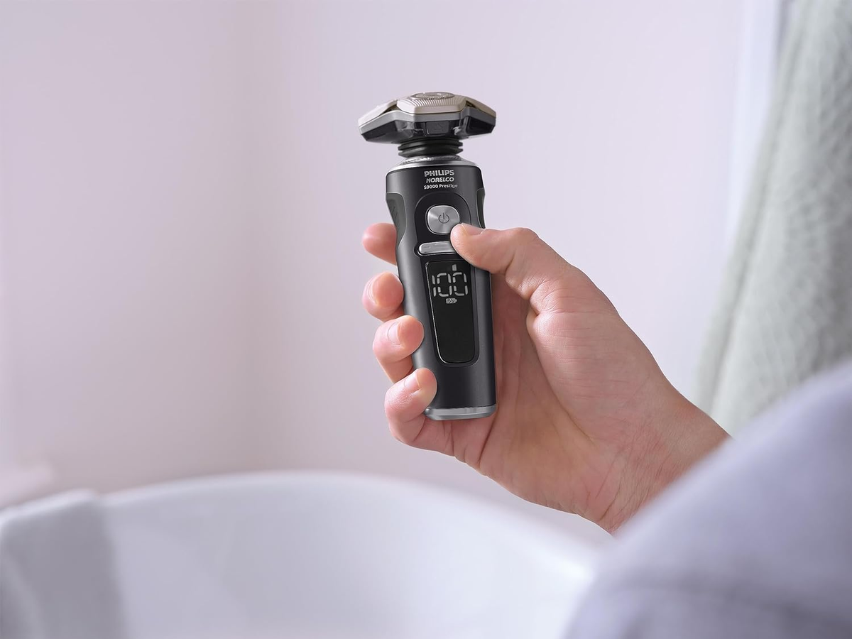Philips Norelco S9000 Prestige Rechargeable Wet & Dry Shaver Philips Norelco S9000 Prestige Rechargeable Wet & Dry Shaver