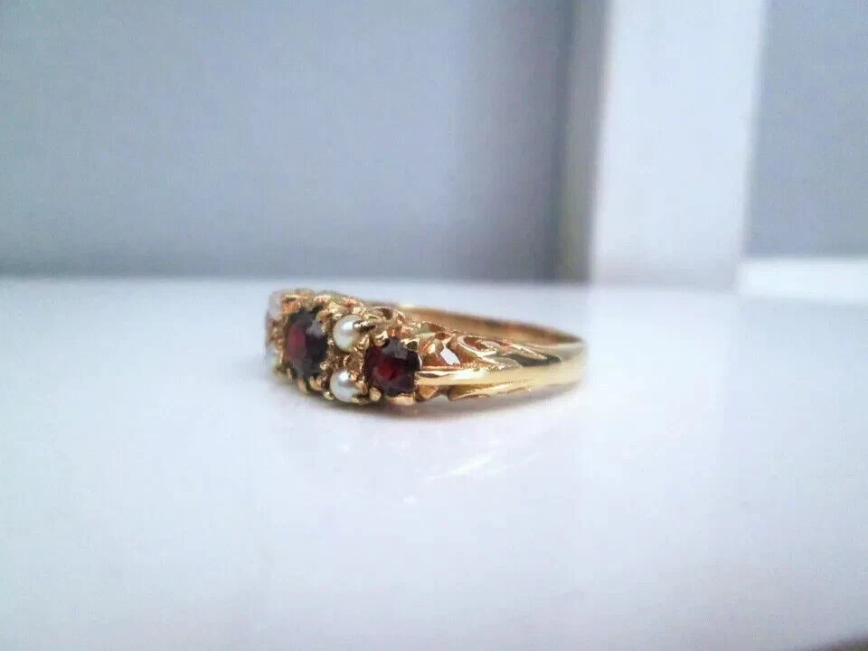 Anillo de boda para mujer de granate rojo creado en laboratorio ovalado de 3 quilates enchapado en oro amarillo de 14 k Foto 2 de 4