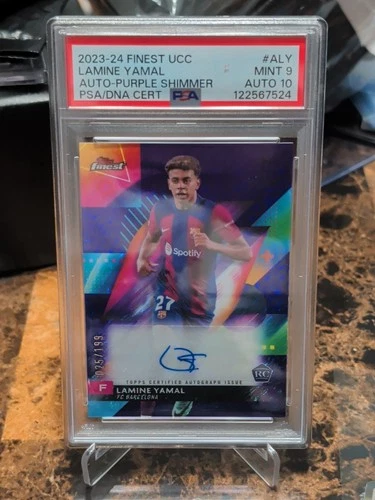 Lamine Yamal 2023-24 Topps Finest UCC  Purple Shimmer Auto /199 PSA 9/10